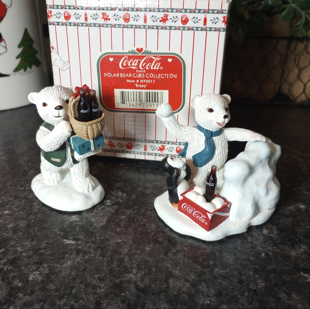 Coca Cola polar bear cubs collection enjoy Snow Day adventure 72011 72015 figure